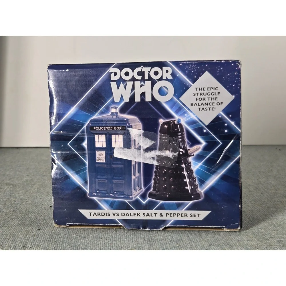 BBC Doctor Who TV Show Tardis Vs Dalek Salt & Pepper Shaker Set Ceramic